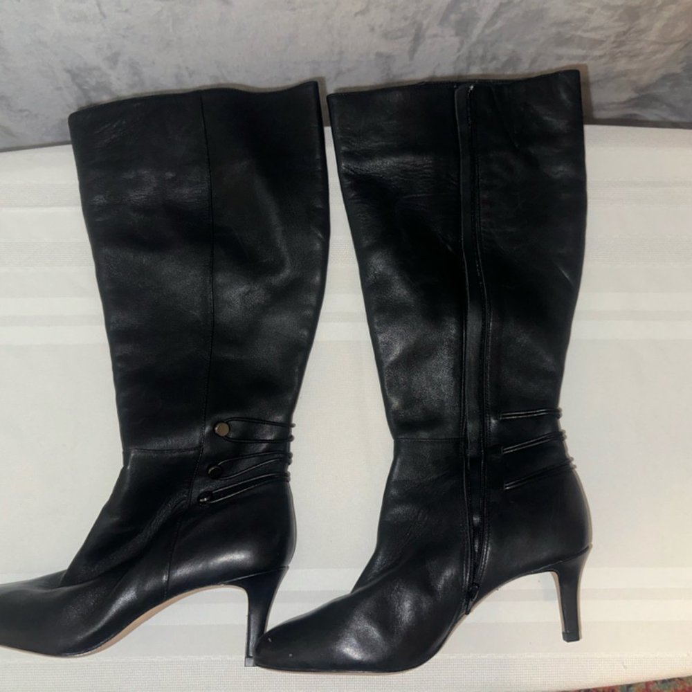 Elegant Black Heeled Boots